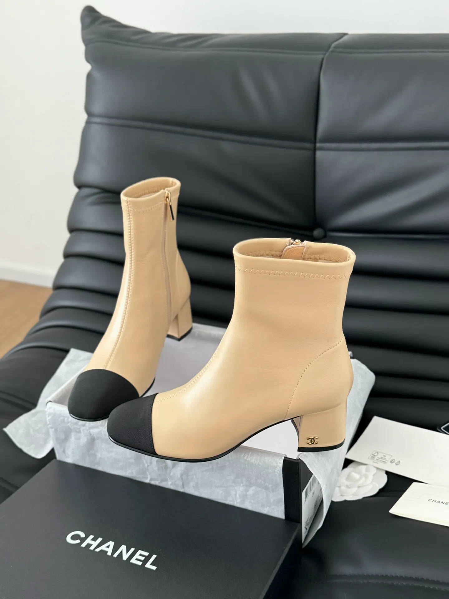 👟👟Ex-factory price 600👟👟 Purchasing-grade Chanel classic new elastic boots series! The leather texture is super good, and the upper is delicate ~ Calfskin upper, sheepskin lining, original outsole! Size:35-39 Other sizes are determined